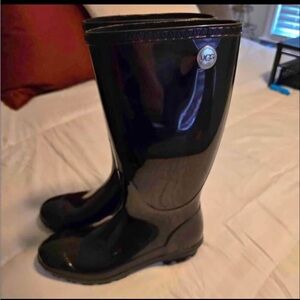Ugg rainboots size 8